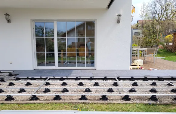 Terrasse Platten & WPC/Holz Dielen auf Aluminium Unterkonstruktion