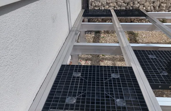 Terrasse Plattenverlegung auf Gitterrost Bodensystem