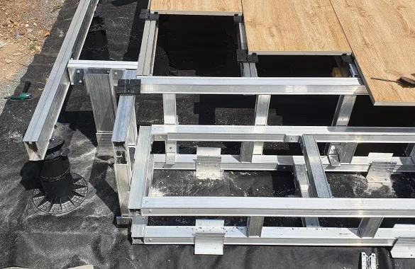 Spezialkonstruktionen & Treppenbauten - Terrassenbau mit Aluminium Unterkonstruktion