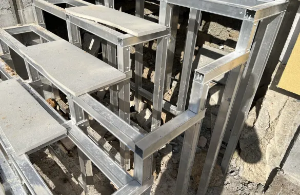 Treppe - Terrassenbau aufgeständert mit Aluminium Unterkonstruktion