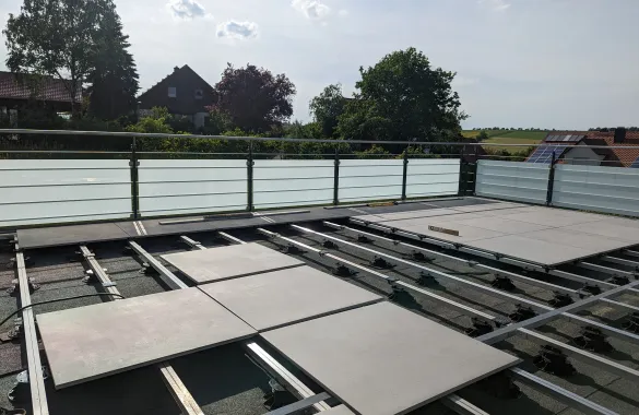 Terrasse Plattenverlegung auf Aluminium Unterkonstruktion