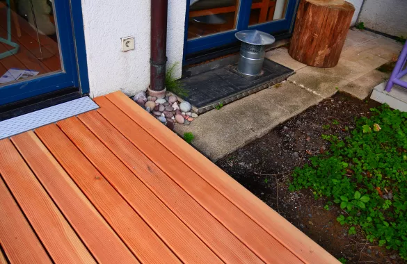 Terrassenbau mit Holzdielen