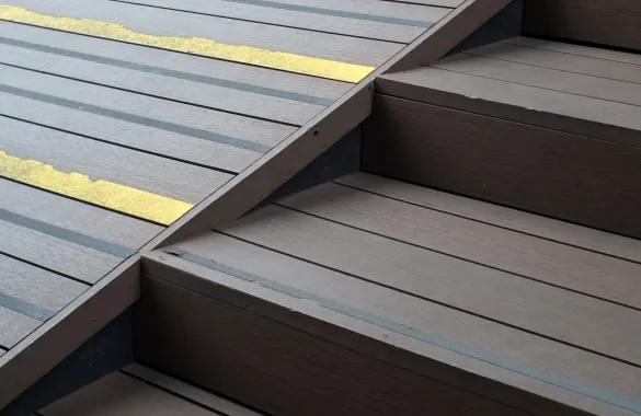 WPC Dielen Treppe mit ECOFIX Terrassen Unterkonstruktion