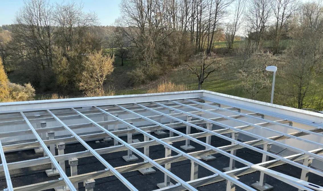 Aufgeständerte Terrassen bauen mit ALUECOFIX Aluminium System für WPC oder Holzdielen 