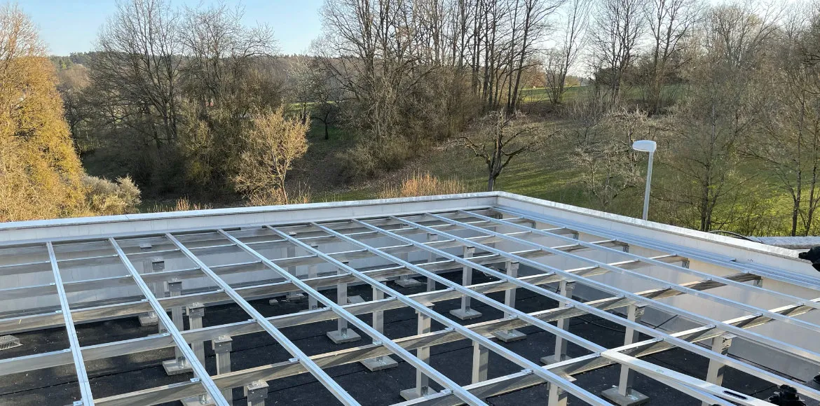 Aufgeständerte Terrassen bauen mit ALUECOFIX Aluminium System für WPC oder Holzdielen 