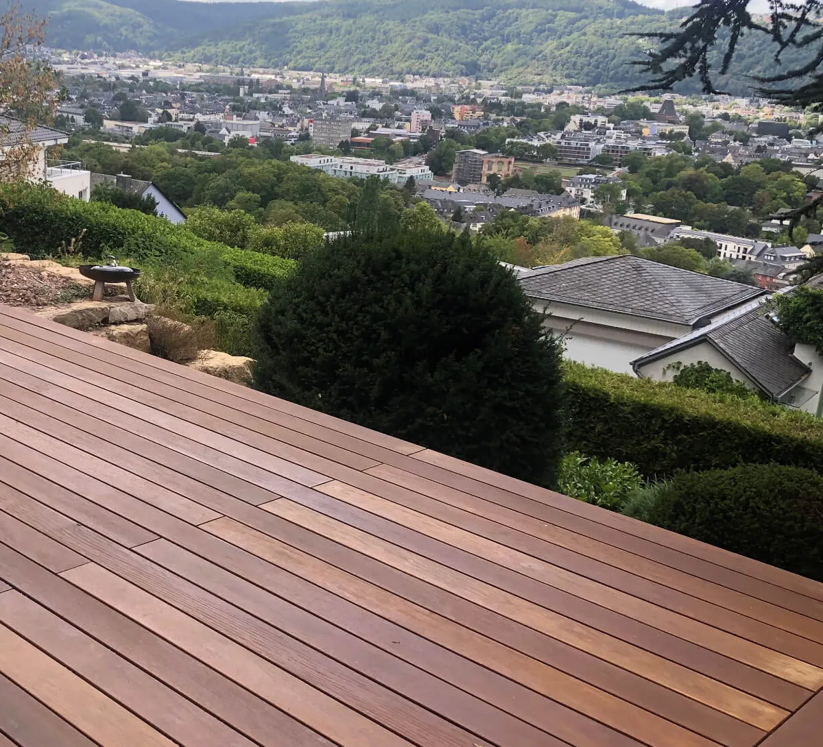 Terrasse mit Holzdielen bauen